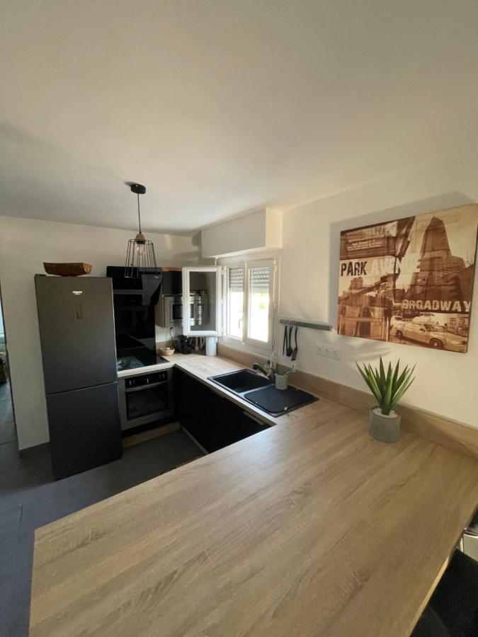 Agreable T2 Traversant Rdc Avec Terrasse + Balcon+ Parking 2 Places Montpellier Exterior photo