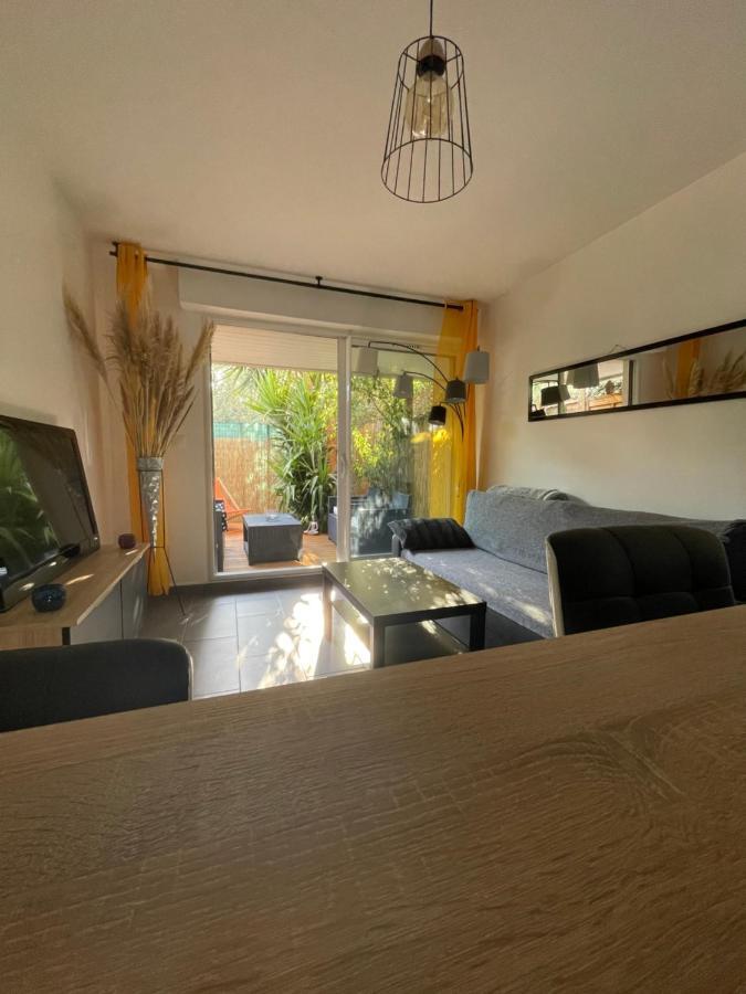 Agreable T2 Traversant Rdc Avec Terrasse + Balcon+ Parking 2 Places Montpellier Exterior photo