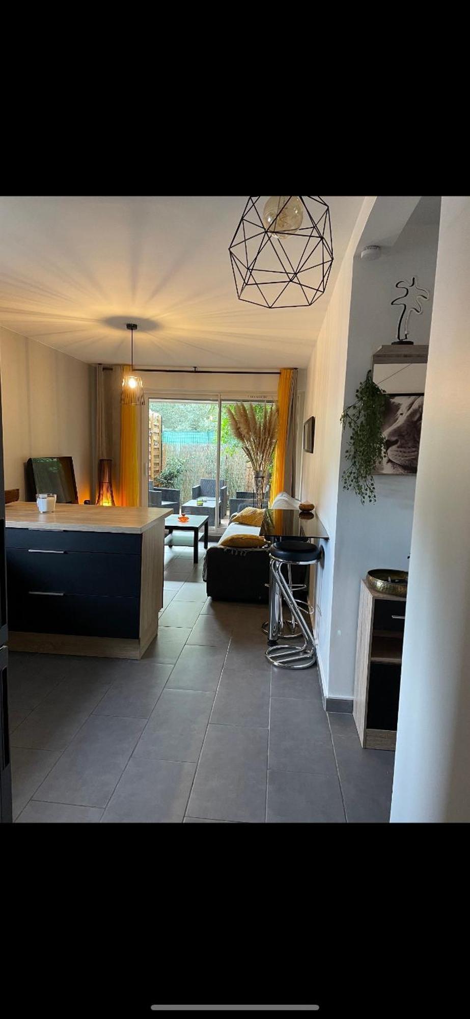 Agreable T2 Traversant Rdc Avec Terrasse + Balcon+ Parking 2 Places Montpellier Exterior photo